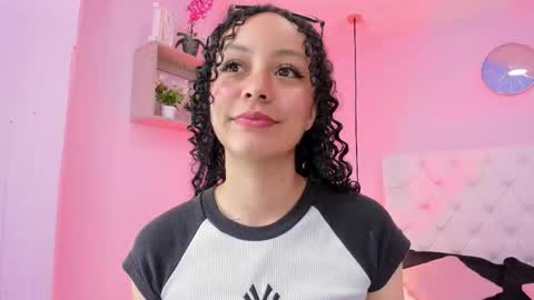 Vivi online show from 10/26/25, 03:56