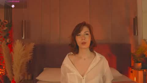vivi_west online show from 04/18/26, 06:01