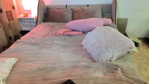 Snapshot of vivian_alison chatting on 01/04/25, 06:51 vivian_alison online show from 01/04/25, 06:51