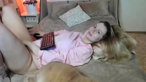 Snapshot of vivian_alison chatting on 02/15/25, 09:04 vivian_alison online show from 02/15/25, 09:04