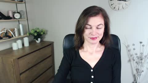 Vivian online show from 12/17/24, 05:40