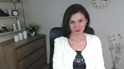 Vivian online show from 12/31/24, 10:37