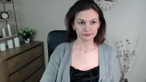 Vivian online show from 01/10/25, 06:42