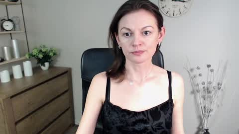 Vivian online show from 01/10/25, 10:17