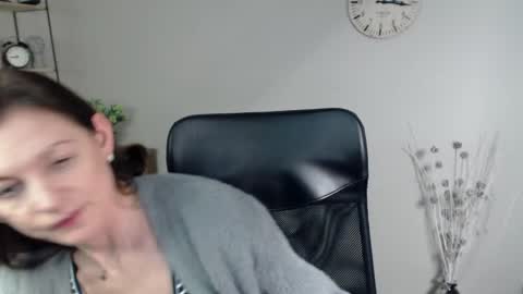 Vivian online show from 01/11/25, 11:02