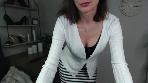 Vivian online show from 02/28/25, 11:03