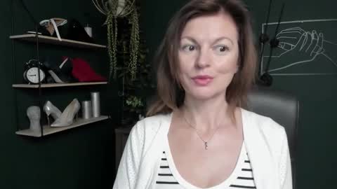 Vivian online show from 09/18/25, 07:10