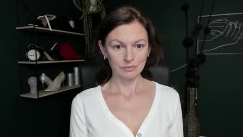 Vivian online show from 09/22/25, 08:16