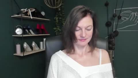 Vivian online show from 09/27/25, 06:29