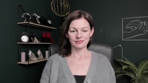 Vivian online show from 10/28/25, 07:45