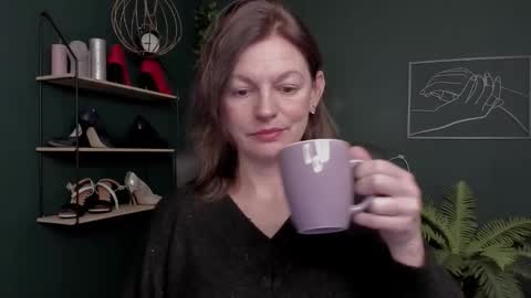 Vivian online show from 11/17/25, 07:36