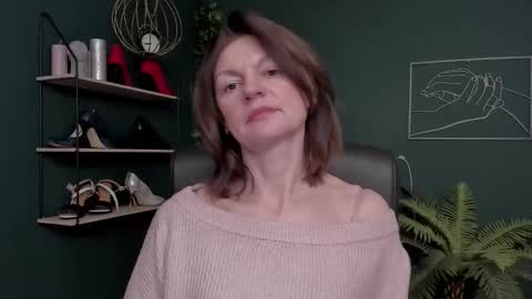 Vivian online show from 11/20/25, 06:57