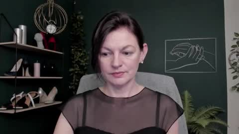 Vivian online show from 12/15/25, 08:18