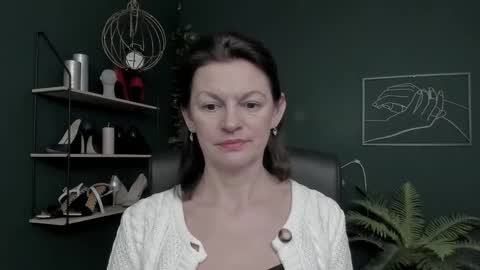 Vivian online show from 12/18/25, 07:03