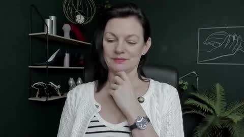 Vivian online show from 02/25/26, 07:51