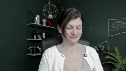 Vivian online show from 04/22/26, 07:00