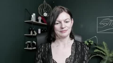 Vivian online show from 04/23/26, 12:29