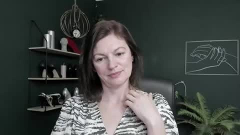 Vivian online show from 06/18/26, 06:35