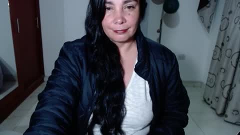 vivian_milf_paint online show from 10/24/25, 04:09