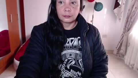 vivian_milf_paint online show from 11/12/25, 12:05