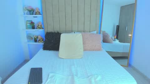 Snapshot of vivian_monroe chatting on 01/15/25, 11:51 Vivian Monroe online show from 01/15/25, 11:51