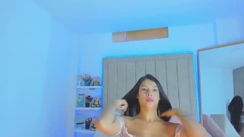 Snapshot of vivian_monroe chatting on 02/15/25, 12:43 Vivian Monroe online show from 02/15/25, 12:43