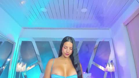 Snapshot of vivian_monroe chatting on 09/13/25, 01:33 Vivian Monroe online show from 09/13/25, 01:33