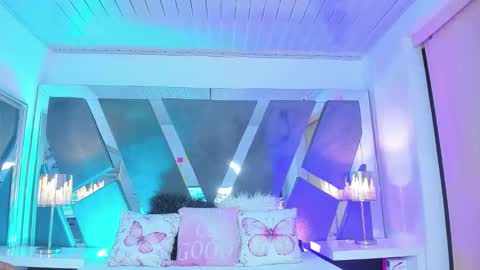 Snapshot of vivian_monroe chatting on 09/27/25, 01:27 Vivian Monroe online show from 09/27/25, 01:27