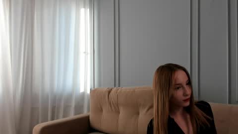 Snapshot of vivian_mooreee chatting on 05/20/26, 03:18 Eva online show from 05/20/26, 03:18