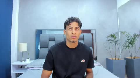 Vivian Mucks online show from 04/27/26, 04:54