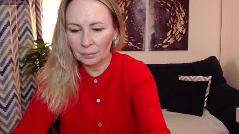 Vivian online show from 09/17/25, 05:47