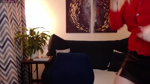 Vivian online show from 10/19/25, 05:57