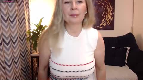 Vivian online show from 11/12/25, 06:08