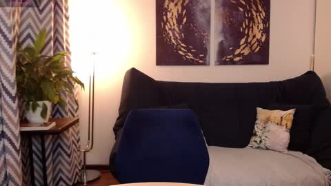 Vivian online show from 11/23/25, 06:19