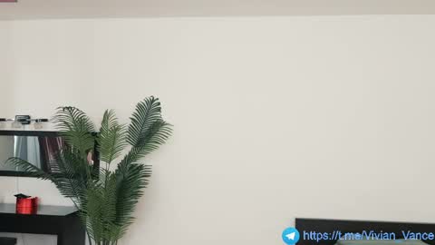 Vivian Vance online show from 04/06/26, 10:27