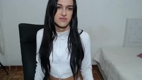 Snapshot of vivianalatin chatting on 05/13/26, 10:23 instagram Viviana73215 online show from 05/13/26, 10:23