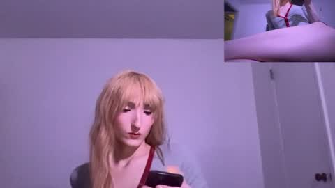 Snapshot of vivianlayxxx chatting on 06/25/26, 02:00 vivian layy online show from 06/25/26, 02:00