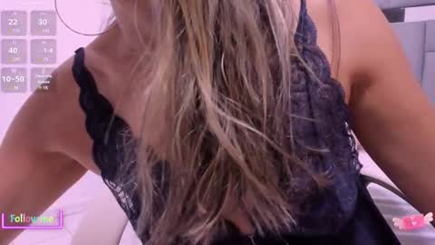 Snapshot of vivianne_scott chatting on 03/08/25, 12:09 Vivi online show from 03/08/25, 12:09