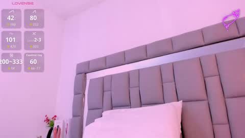 Snapshot of vivianne_scott chatting on 09/17/25, 12:07 Vivi online show from 09/17/25, 12:07