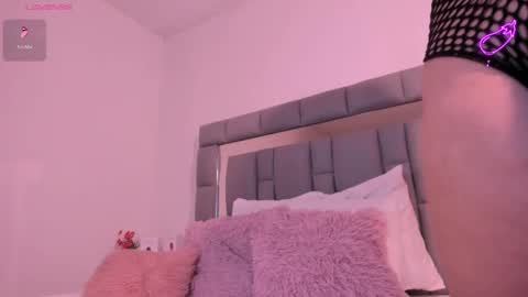 Snapshot of vivianne_scott chatting on 09/27/25, 12:10 Vivi online show from 09/27/25, 12:10