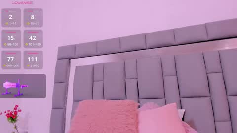 Snapshot of vivianne_scott chatting on 09/29/25, 12:10 Vivi online show from 09/29/25, 12:10