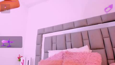 Snapshot of vivianne_scott chatting on 10/01/25, 12:11 Vivi online show from 10/01/25, 12:11