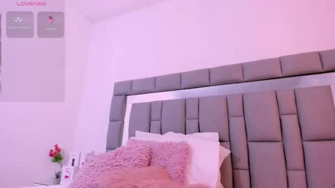 Snapshot of vivianne_scott chatting on 10/03/25, 12:02 Vivi online show from 10/03/25, 12:02