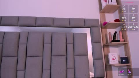 Snapshot of vivianne_scott chatting on 10/18/25, 12:06 Vivi online show from 10/18/25, 12:06