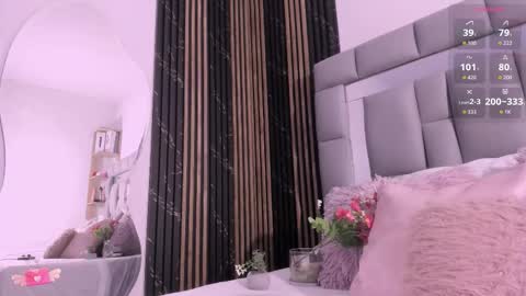 Snapshot of vivianne_scott chatting on 10/20/25, 12:05 Vivi online show from 10/20/25, 12:05