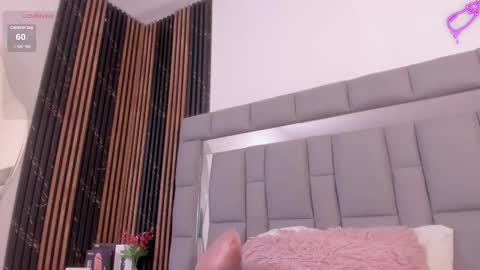 Snapshot of vivianne_scott chatting on 11/17/25, 12:11 Vivi online show from 11/17/25, 12:11