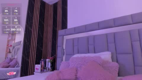 Snapshot of vivianne_scott chatting on 11/24/25, 12:05 Vivi online show from 11/24/25, 12:05