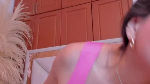 Snapshot of vivianne_scott chatting on 05/19/26, 12:33 Vivi online show from 05/19/26, 12:33