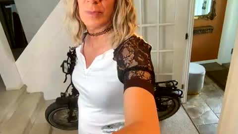Vivlove online show from 06/13/26, 06:17