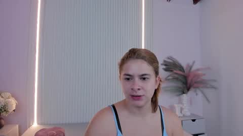 vivianowen9 online show from 03/03/26, 12:22